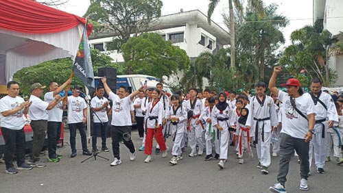 Ribuan Atlet Taekwondo Ikuti Gerak Jalan Santai Pekanbaru Bersatu